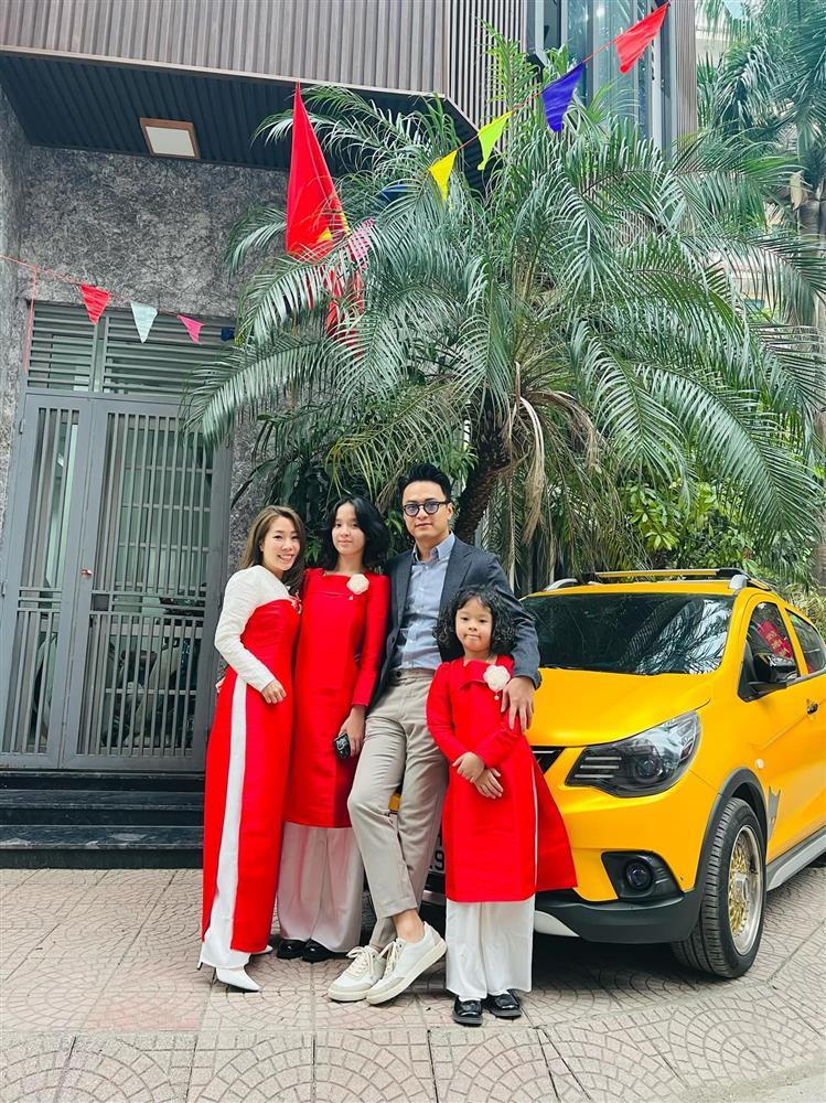 Showbiz Việt ngày 25/1: Hồng Đăng hân hoan đón Tết bên gia đình-2