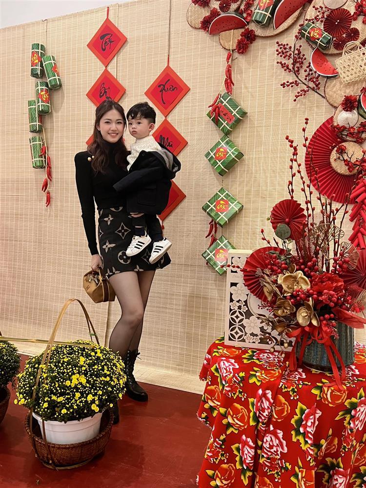 Showbiz Việt ngày 25/1: Hồng Đăng hân hoan đón Tết bên gia đình-7