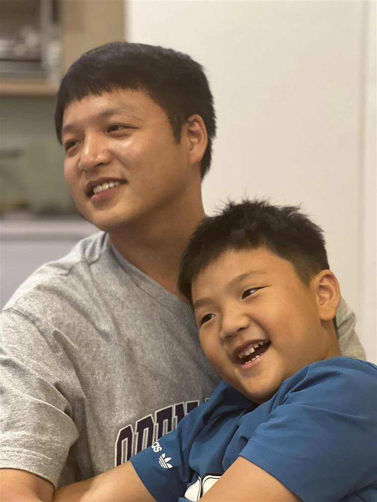 Showbiz Việt ngày 25/1: Hồng Đăng hân hoan đón Tết bên gia đình-8