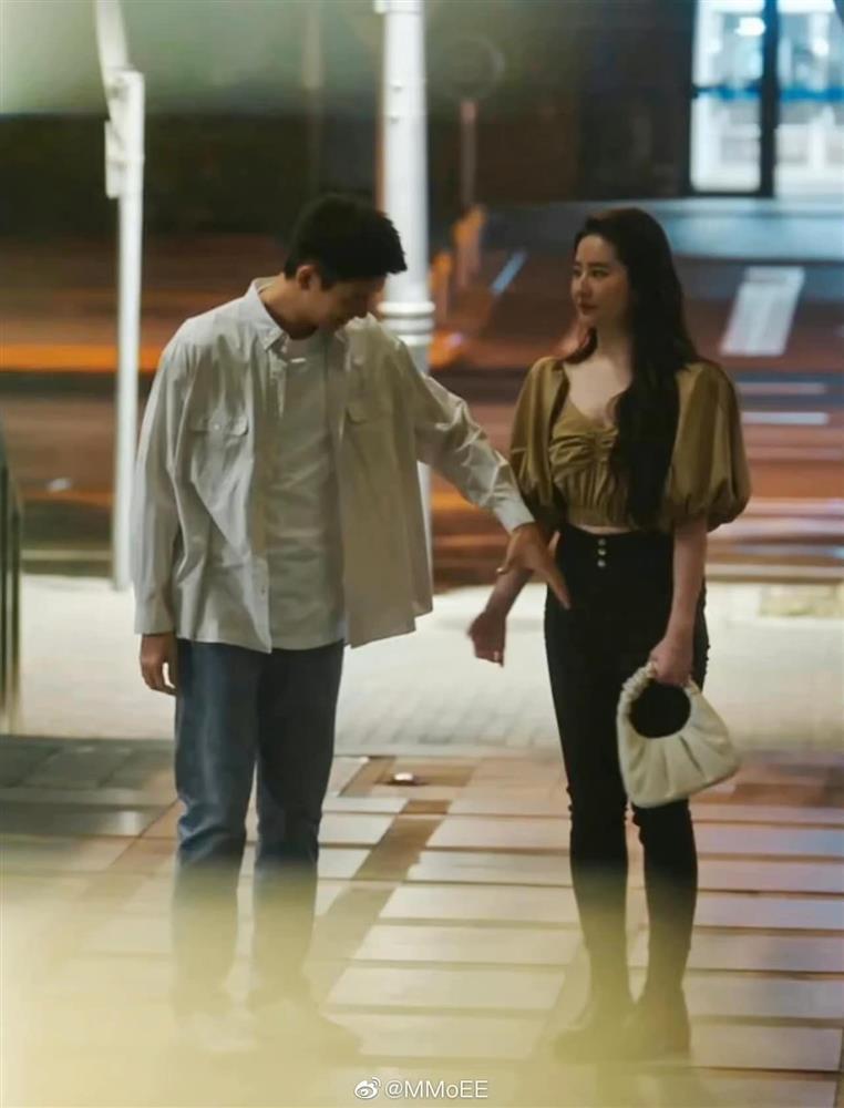 Lưu Diệc Phi - Lý Hiện đẹp đôi quá mức, bị nghi hẹn hò thật-2