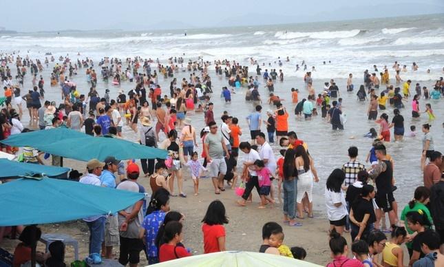 Biển Vũng Tàu đông nghịt người dịp Tết Quý Mão-3
