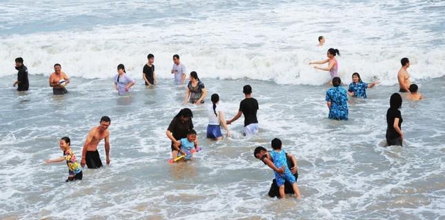 Biển Vũng Tàu đông nghịt người dịp Tết Quý Mão-9