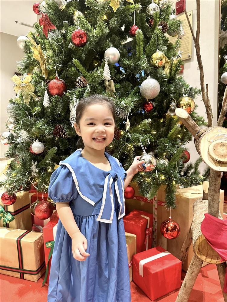 Con út Trần Bảo Sơn lâu lâu xuất hiện, bất ngờ ngoại hình-3