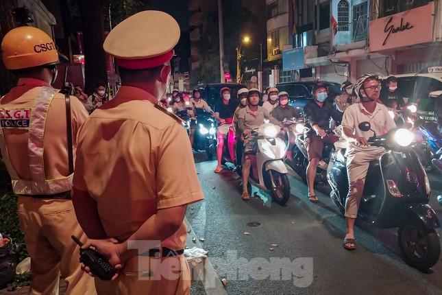 Bị CSGT phạt kịch khung vì nồng độ cồn, tài xế phân trần nhà gần... chỗ nhậu-1