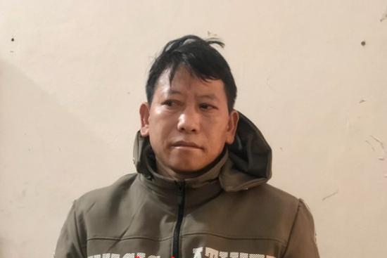 Tóm gọn đối tượng trốn truy nã khi về nhà ăn Tết