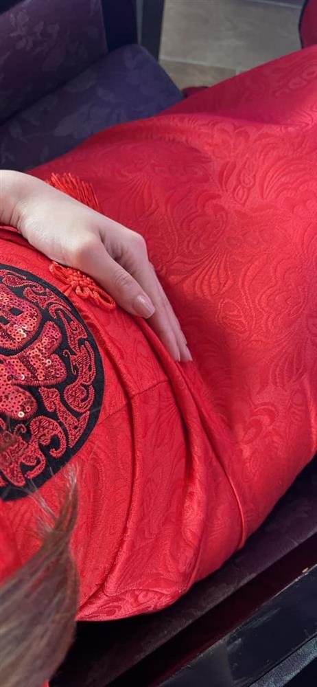 Trang Nemo gây bất ngờ khi khoe bụng bầu sau Tết-2