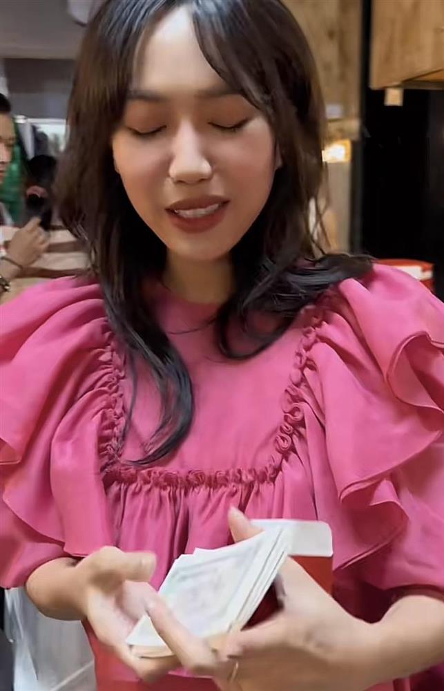 Ớn lạnh màn lì xì đồng nghiệp của Diệu Nhi-10