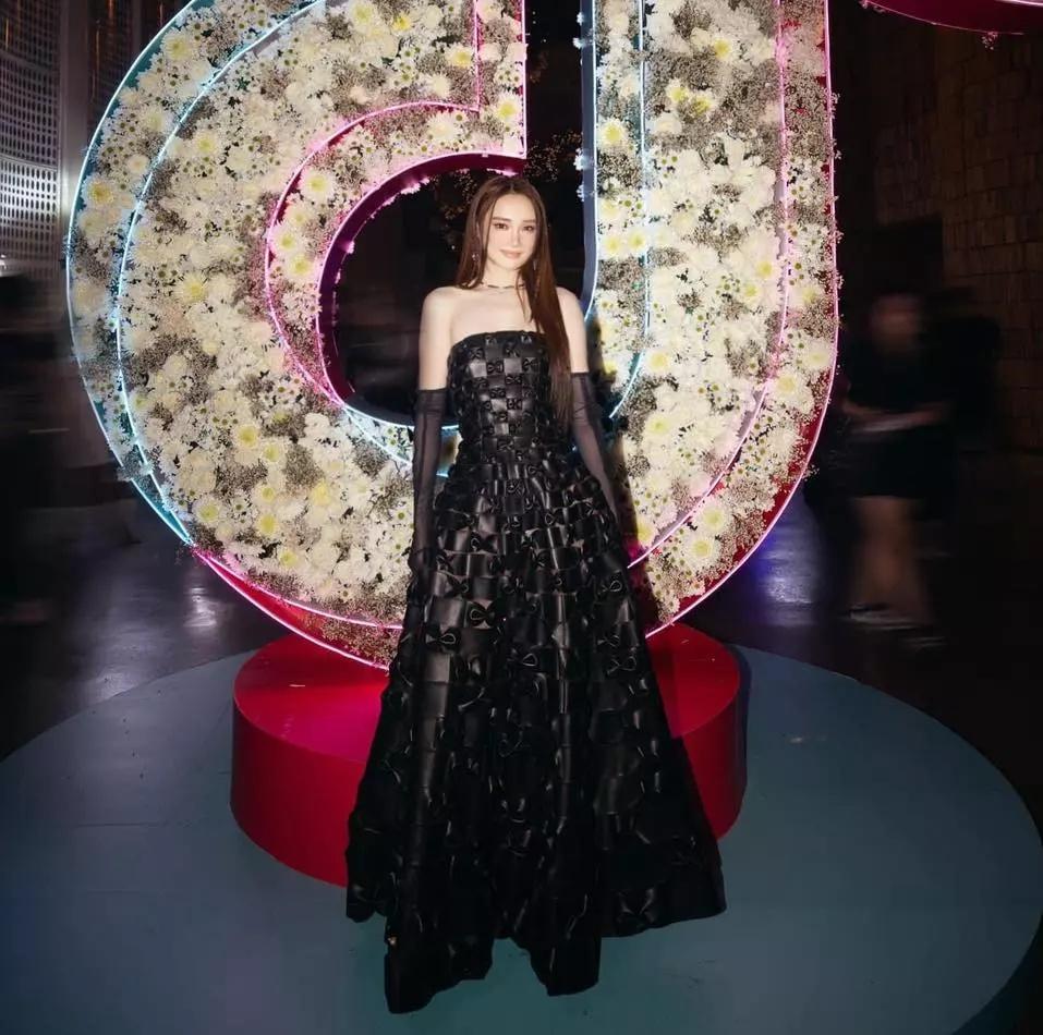 Lương Thùy Linh mặc đầm đắp mền gây tranh cãi của Nhã Phương-4