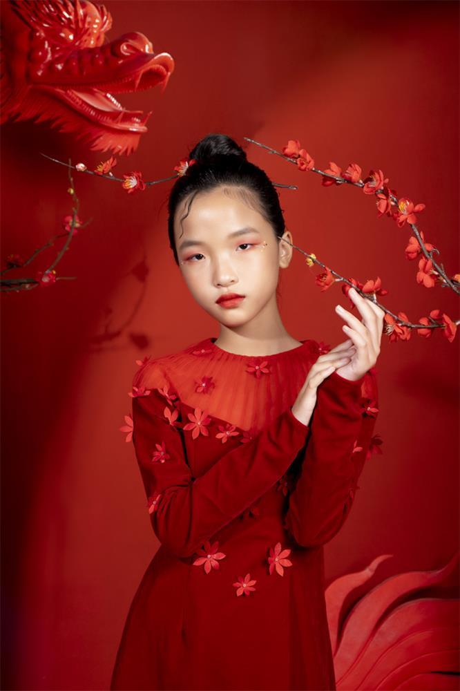 Mẫu nhí Khánh Ngọc thần thái trong BST áo dài Tết-5