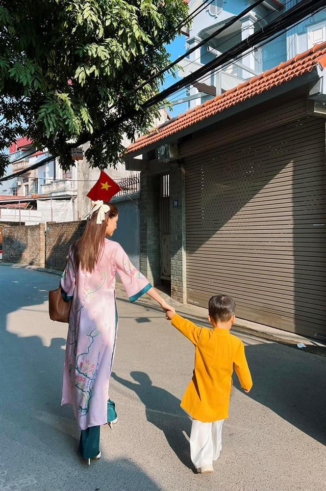 Hòa Minzy nổi đóa khi con trai bị miệt thị ngoại hình ngay đầu năm-2