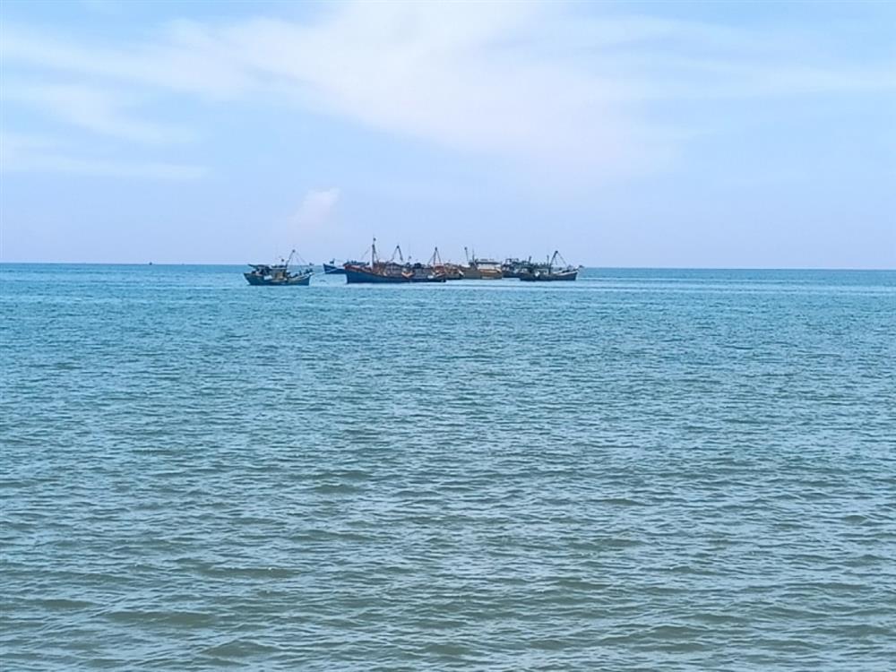 Vụ tàu cá bị chìm ở Bình Thuận: 1 người vẫn đang mất tích-1