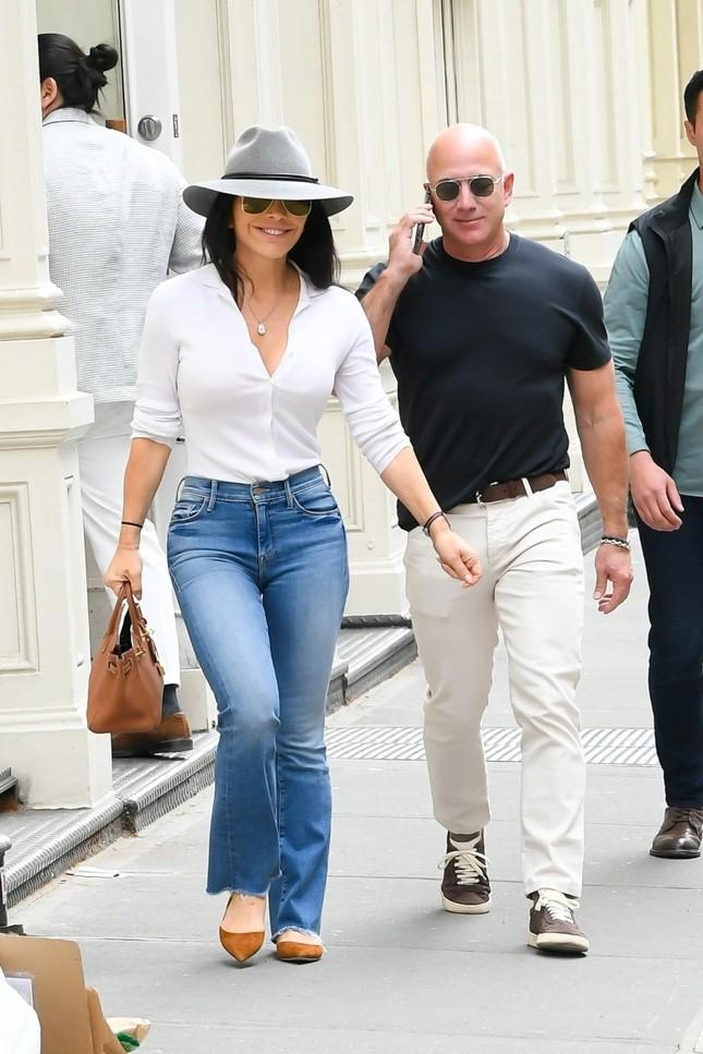 Bạn gái ca ngợi tỷ phú Jeff Bezos-2