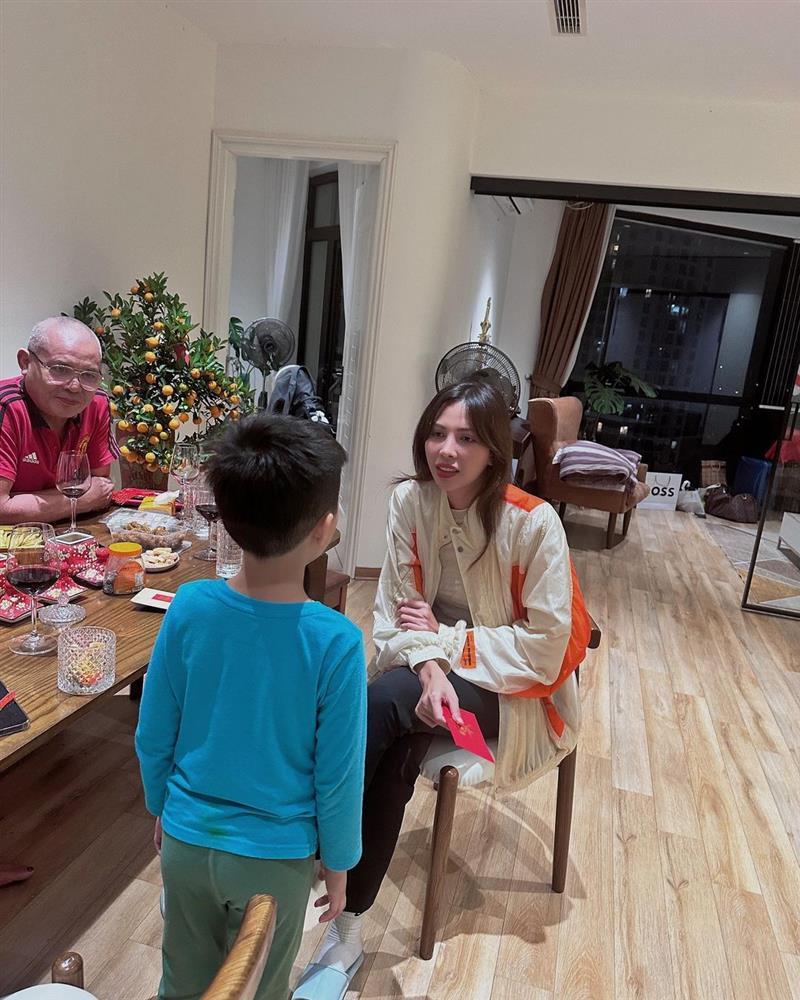 Minh Triệu ăn Tết nhà Kỳ Duyên, hot cảnh lì xì phụ huynh-5