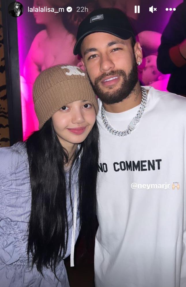 Bức ảnh gây bão mạng của Lisa và Neymar-1