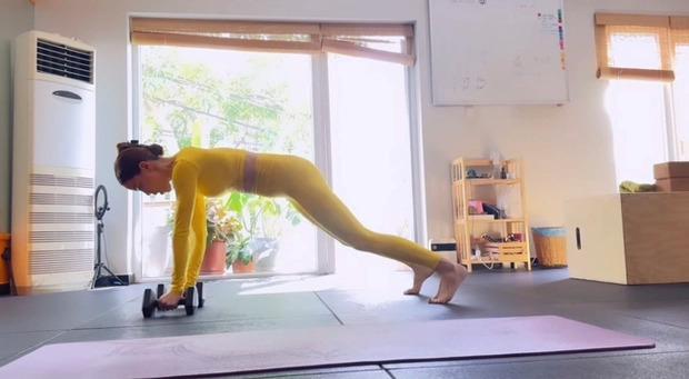 Tóc Tiên, á hậu Tú Anh than thở vì lên cân sau 7 ngày Tết-8