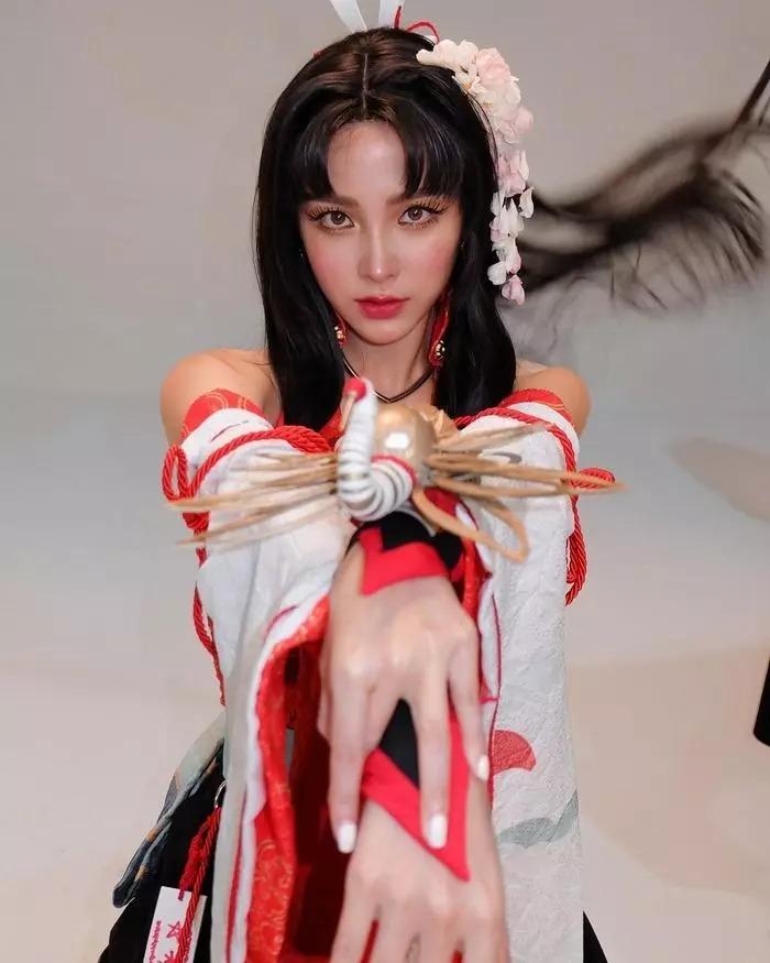 Mỹ nhân Thái Baifern Pimchanok gây sốt với hình ảnh nữ thần dịp đầu năm-9