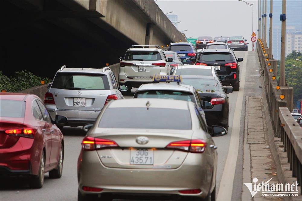 Đường phố Hà Nội náo nhiệt trở lại ngày đầu đi làm sau Tết-5