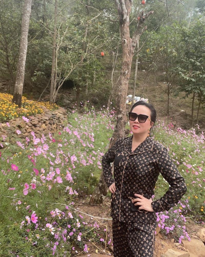 Phượng Chanel đam mê những set hàng hiệu cộp logo kín đặc-3