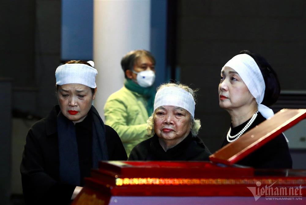 NSND Lê Khanh nghẹn ngào đọc thơ tiễn biệt người cha kính yêu-2