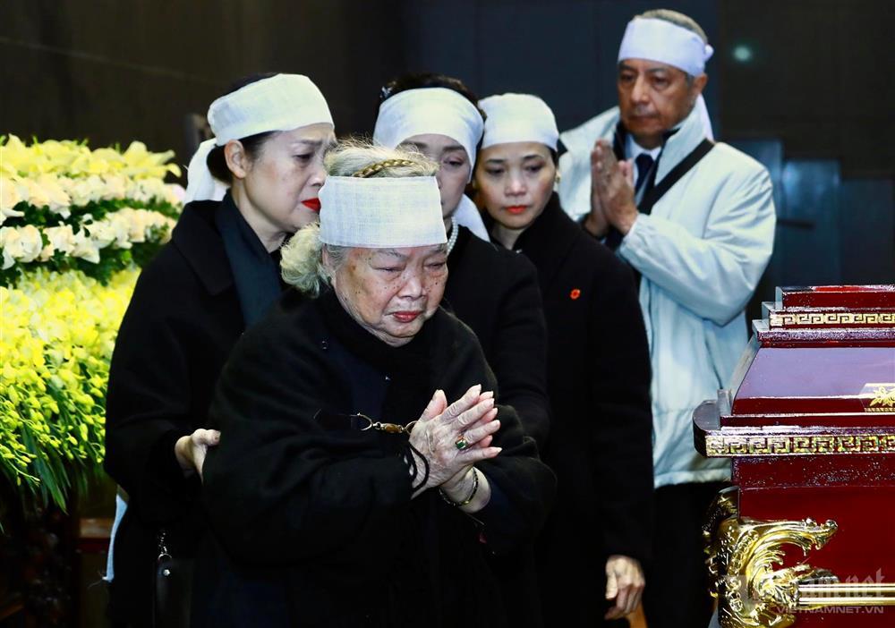 NSND Lê Khanh nghẹn ngào đọc thơ tiễn biệt người cha kính yêu-3