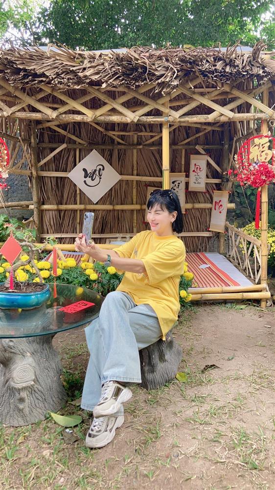 Showbiz Việt ngày 27/1: Tết ấm áp của Đông Nhi bên gia đình chồng-5