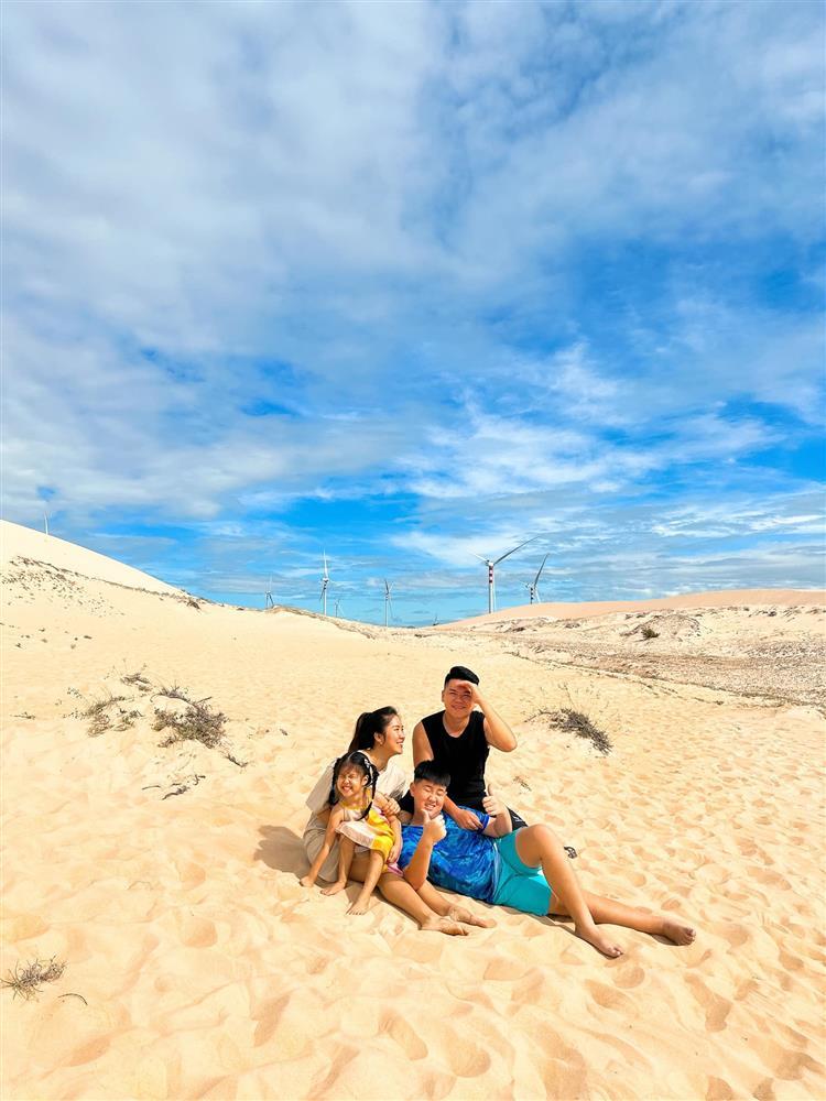 Showbiz Việt ngày 27/1: Tết ấm áp của Đông Nhi bên gia đình chồng-14