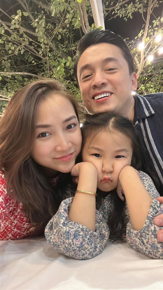 Showbiz Việt ngày 27/1: Tết ấm áp của Đông Nhi bên gia đình chồng-17