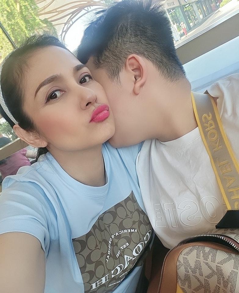 Showbiz Việt ngày 27/1: Tết ấm áp của Đông Nhi bên gia đình chồng-4