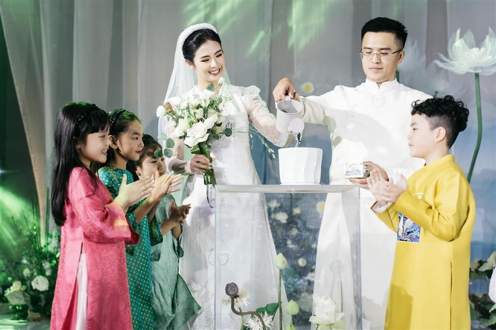 Gắn bó hơn thập kỷ nhưng giờ Ngọc Hân mới add friend chồng-6