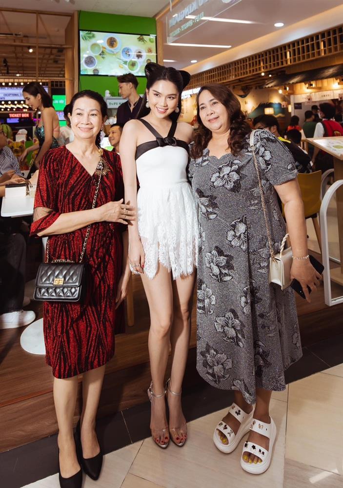 Cam thường bóc trần nhan sắc của Ngọc Trinh ở tuổi 33-5