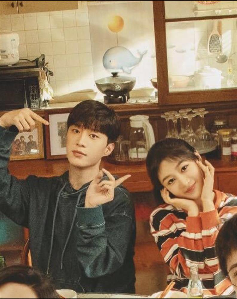 Dương Tử bị chỉnh ảnh giả trân trên poster vì áp lực tuổi tác-3