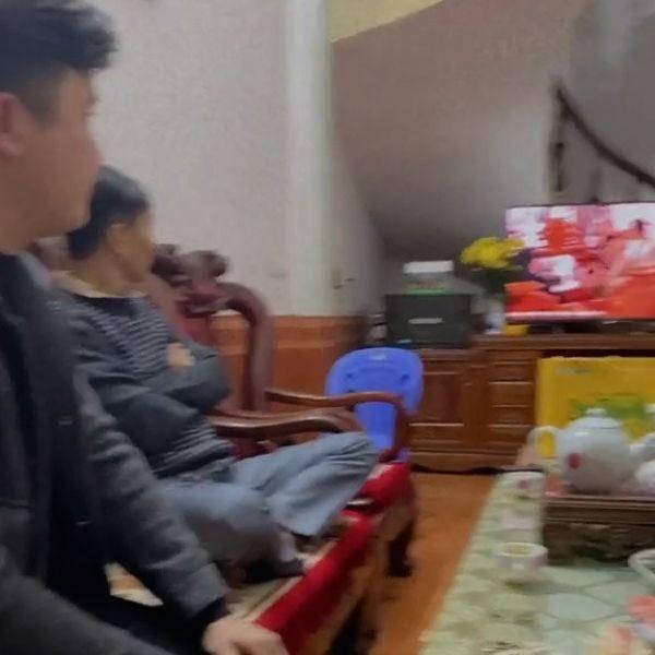 Muôn kiểu hài hước khi bạn trai về ra mắt nhà gái ngày Tết-1