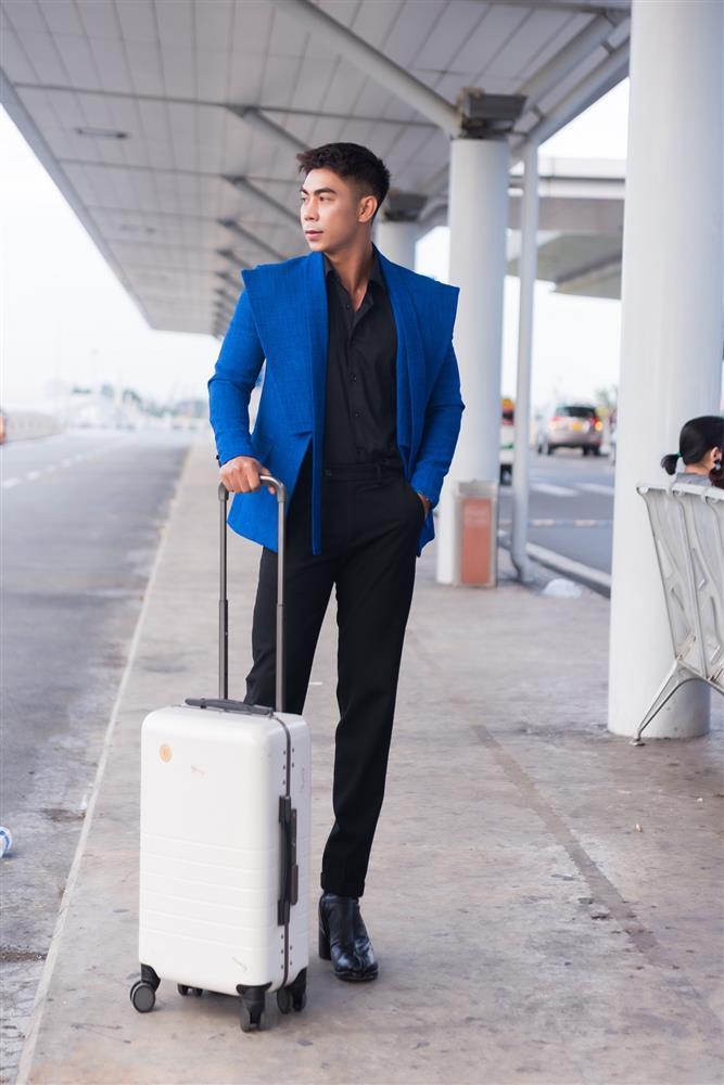 Phùng Phước Thịnh mang 90kg hành lý thi Mister Tourism World-2