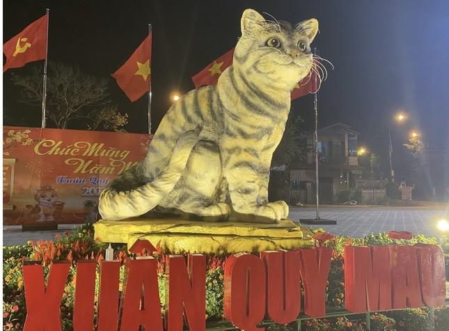 Khen thưởng nghệ nhân tạo hình linh vật hoa hậu mèo ở Quảng Trị-2