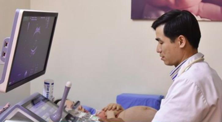 Mẹ con nguy kịch vì chồng mê tín không cho vợ đẻ ngày cuối năm-1