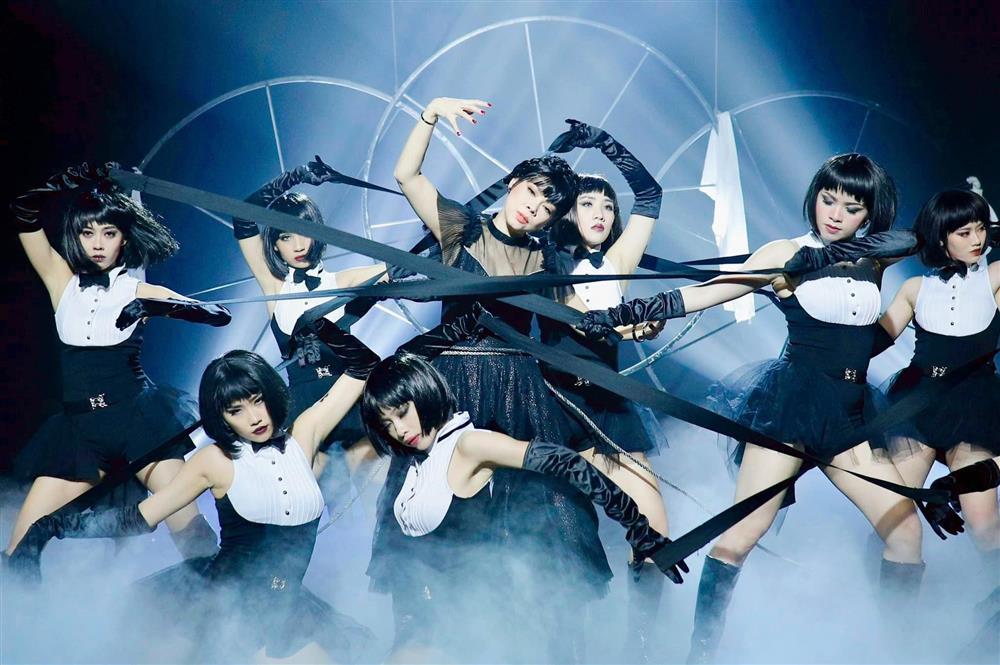 Tranh cãi Hồng Nhung, Thanh Thảo cover lại bài hát của ca sĩ trẻ-1