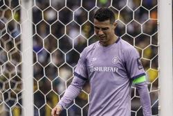 Ronaldo bị HLV Al-Nassr trách cứ sau trận thua