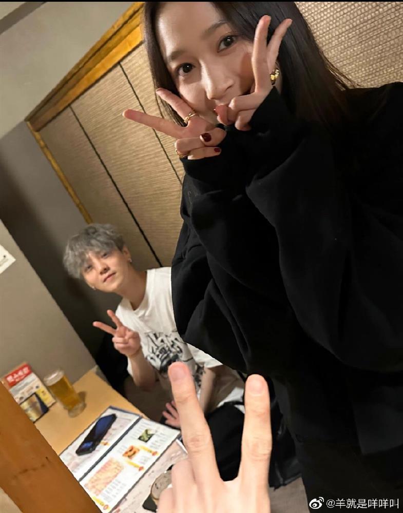 Lộc Hàm - Quan Hiểu Đồng bị bắt gặp hẹn hò ở nước ngoài-2