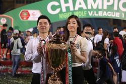 Hoa hậu Mỹ Linh: 'Mong đội bóng của ông xã làm nên lịch sử ở Siêu cúp'