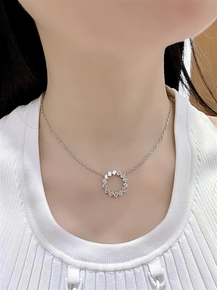 Đoàn Di Băng mua kim cương đầu năm, nhìn giá nhiều người hốt-1