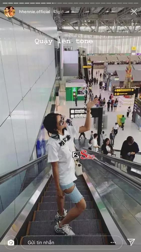 HHen Niê liên tục mặc lại đồ cũ đến nhàu nhĩ-9