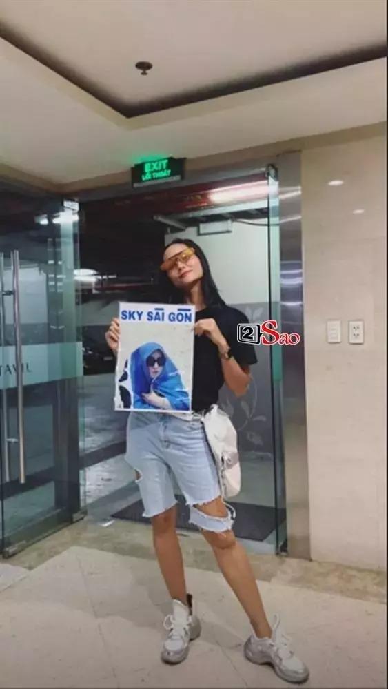 HHen Niê liên tục mặc lại đồ cũ đến nhàu nhĩ-8