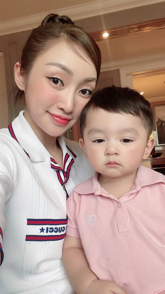 Showbiz Việt ngày 28/1: Lê Âu Ngân Anh du xuân với nhà chồng-4