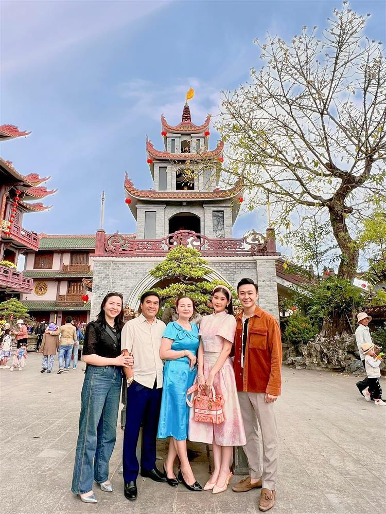 Showbiz Việt ngày 28/1: Lê Âu Ngân Anh du xuân với nhà chồng-2