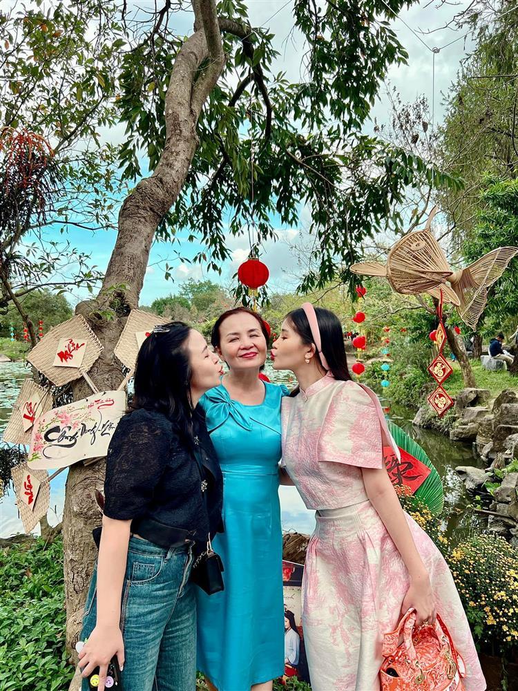 Showbiz Việt ngày 28/1: Lê Âu Ngân Anh du xuân với nhà chồng-3