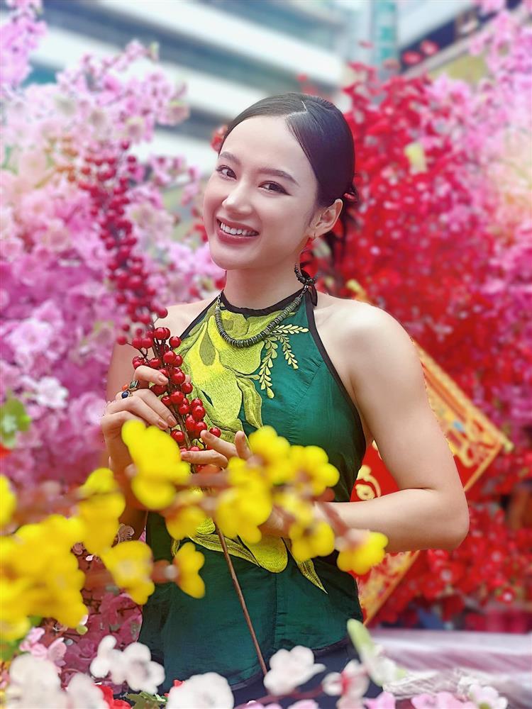 Angela Phương Trinh khoe cơ bắp khi chụp áo yếm thục nữ-2