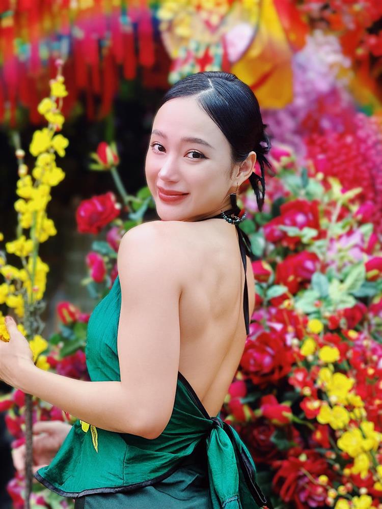 Angela Phương Trinh khoe cơ bắp khi chụp áo yếm thục nữ-3