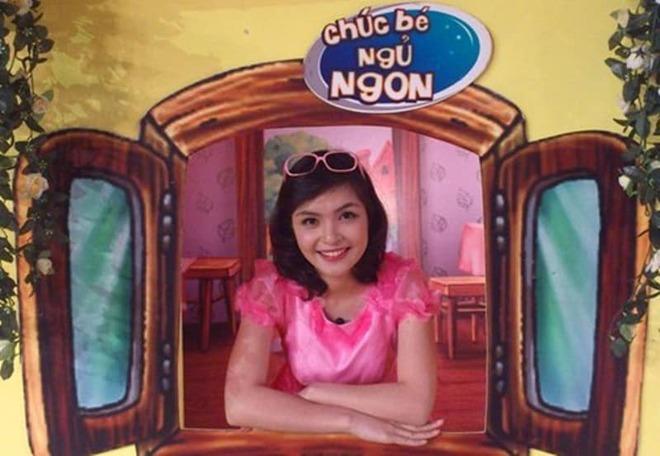 Hòa Minzy bên mẹ và 3 chị ruột, bất ngờ nhan sắc chị Kính Hồng-2