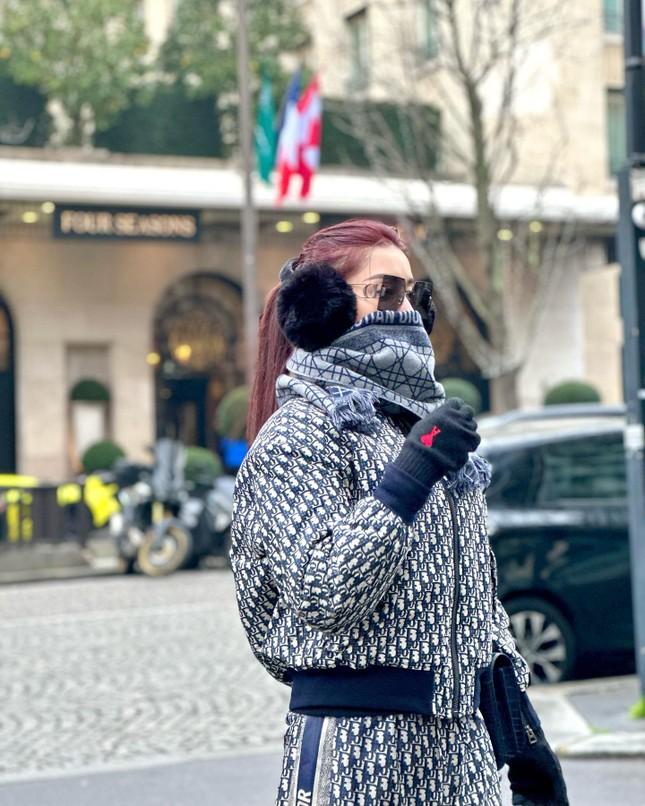 Thời trang Huyền My: Diện cây đồ hiệu ở trời Âu, BST túi khủng-2