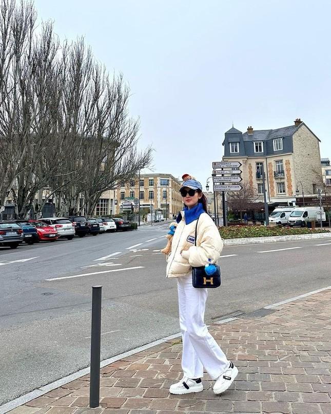 Thời trang Huyền My: Diện cây đồ hiệu ở trời Âu, BST túi khủng-4
